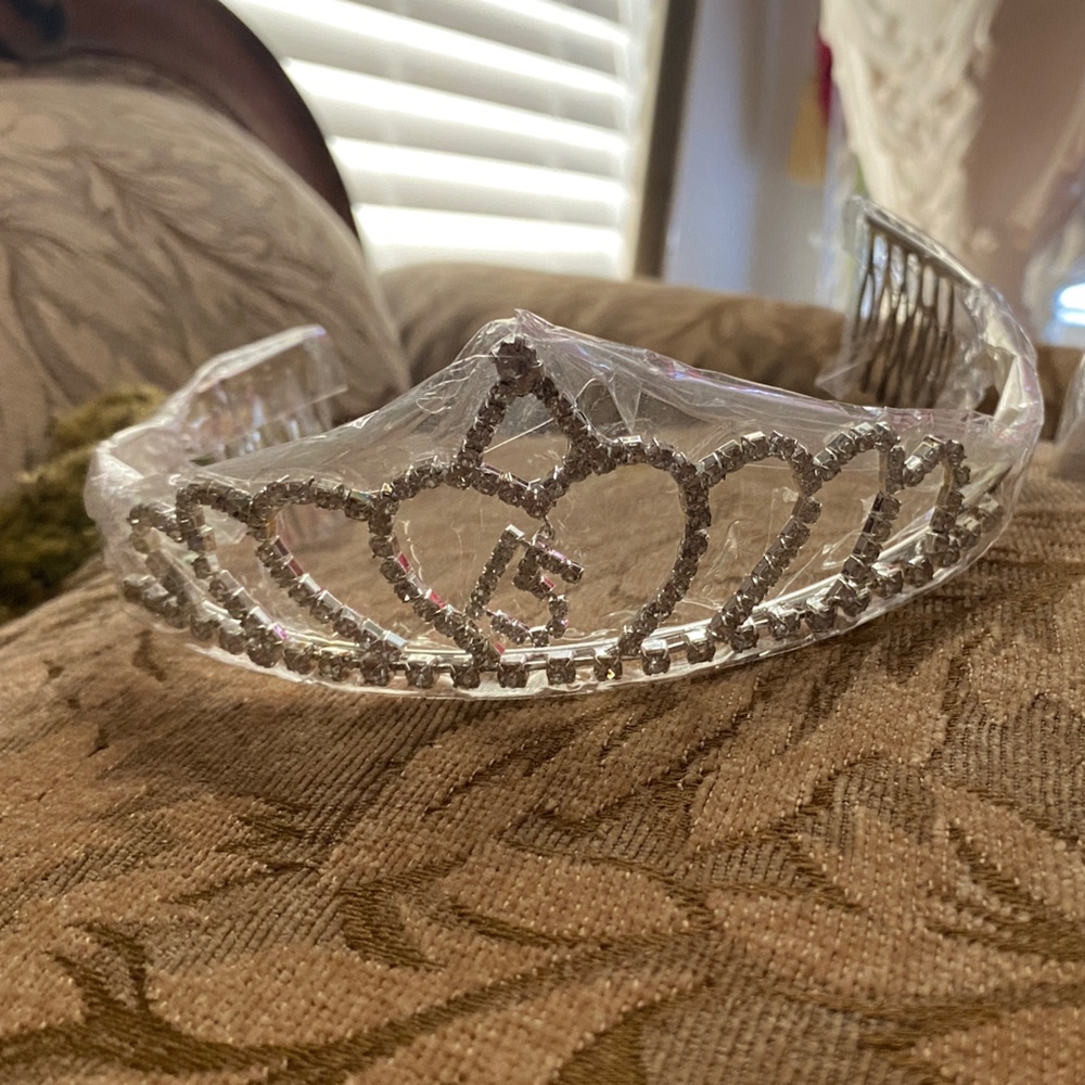 Elegant Silver Tiara 15